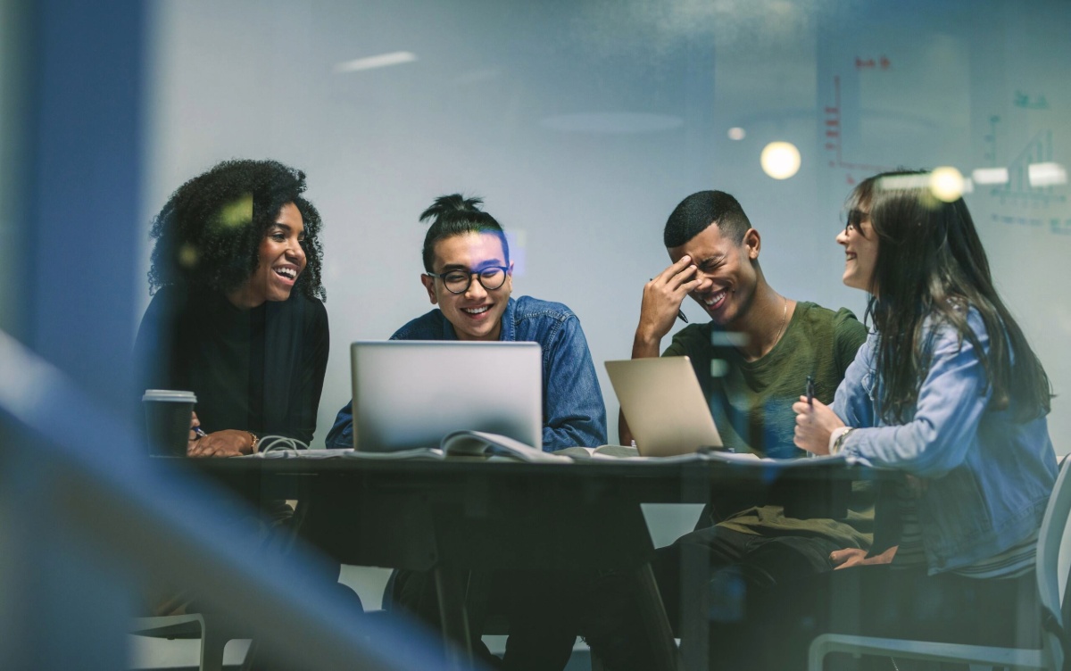 Studierende, die die von der Academic Software-Plattform bereitgestellte Software nutzen. Studierende, die die von der Academic Software-Plattform bereitgestellte Software nutzen.