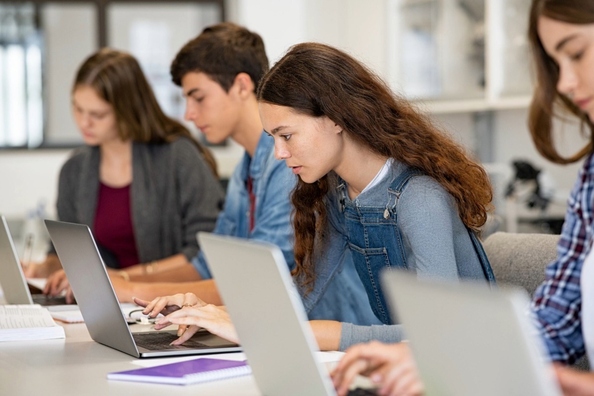 Students use Microsoft Azure Cloud in the classroom Students use Microsoft Azure Cloud in the classroom